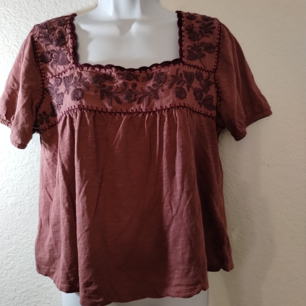 Lucky Brand Top Mauve with Burgundy Embroidery sz Medium